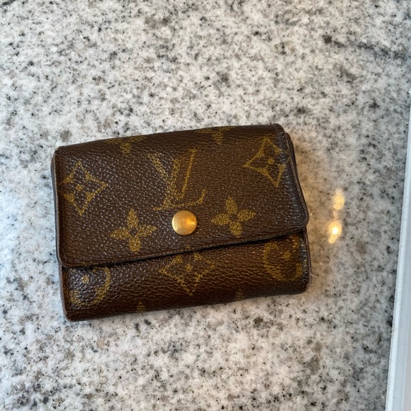 SOLD• Louis Vuitton Monogram Card Case - Picture 2 of 12